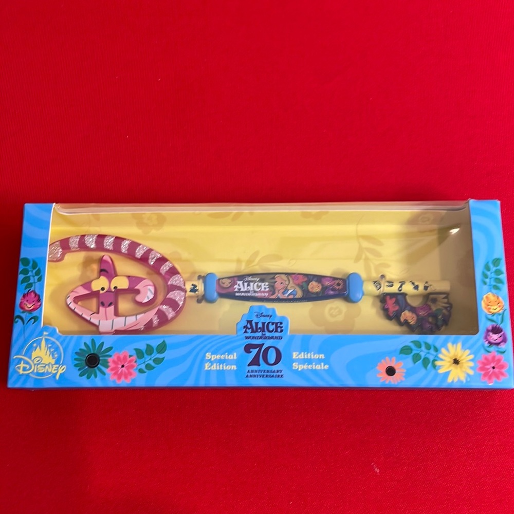 DISNEY SPECIAL EDITION 70th ANNIVERSARY ALICE COLLECTABLE KEY (NEW)